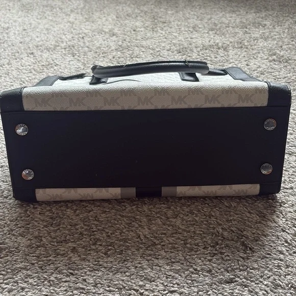 Michael Kors Black and White Purse - Picture 3 of 6